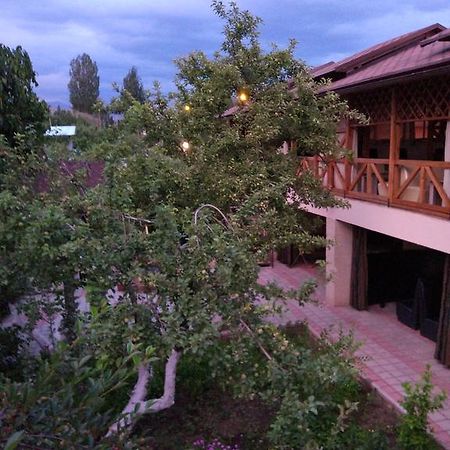 Guest House Albatros Чолпон-Ата Экстерьер фото