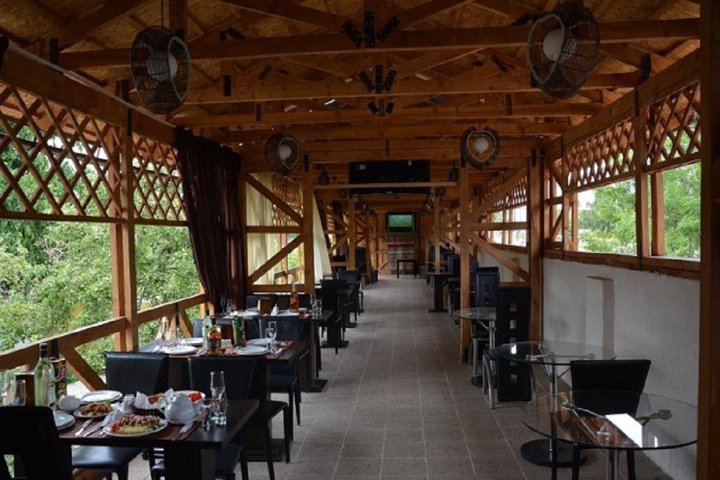 Guest House Albatros Чолпон-Ата Экстерьер фото